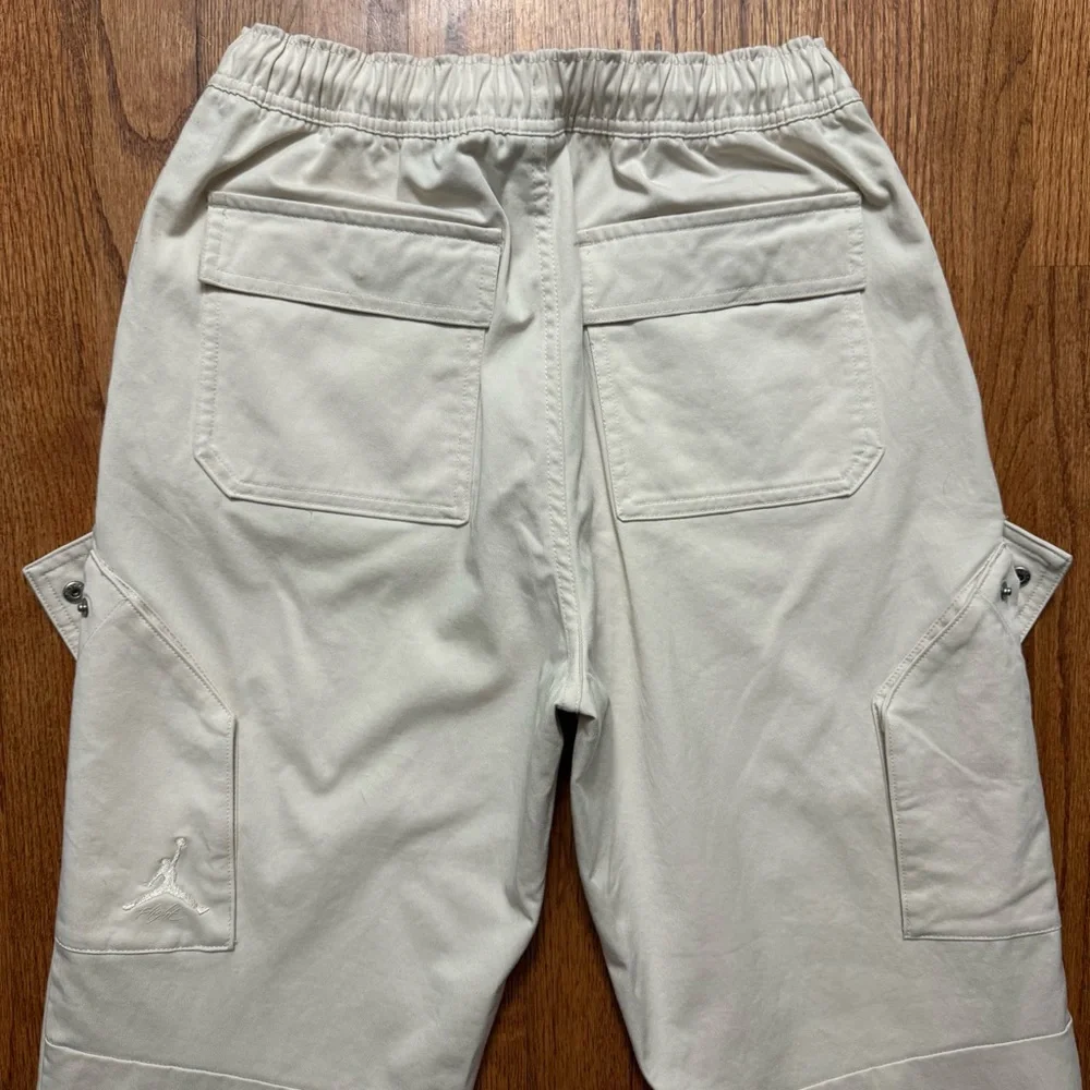 Jordan Essentials Chicago Pants in Beige size S